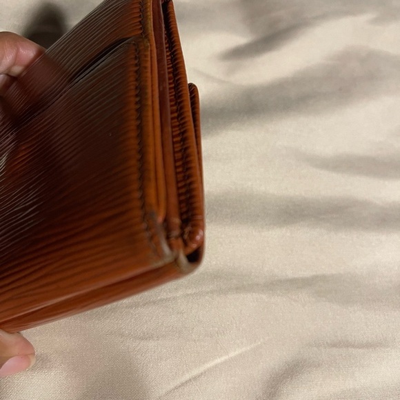 Louis  Vuitton Epi Compact Wallet - Picture 5 of 9